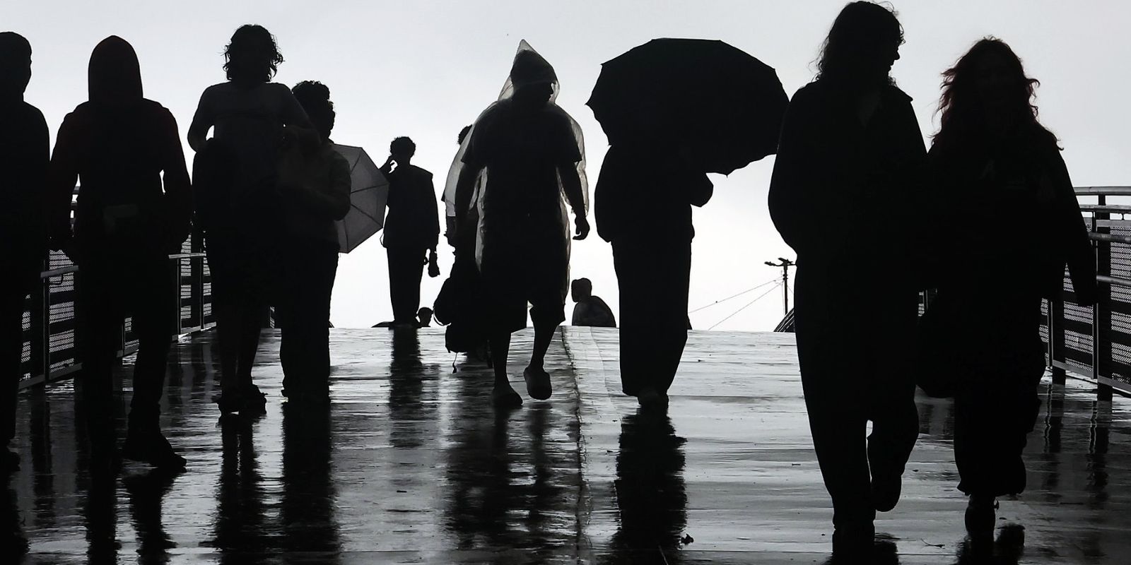 São Paulo (SP), 09/09/2026. - Pessoas na rua durante tarde com muita chuva na região do Ibirapuera. Foto: Paulo Pinto/Agencia Brasil