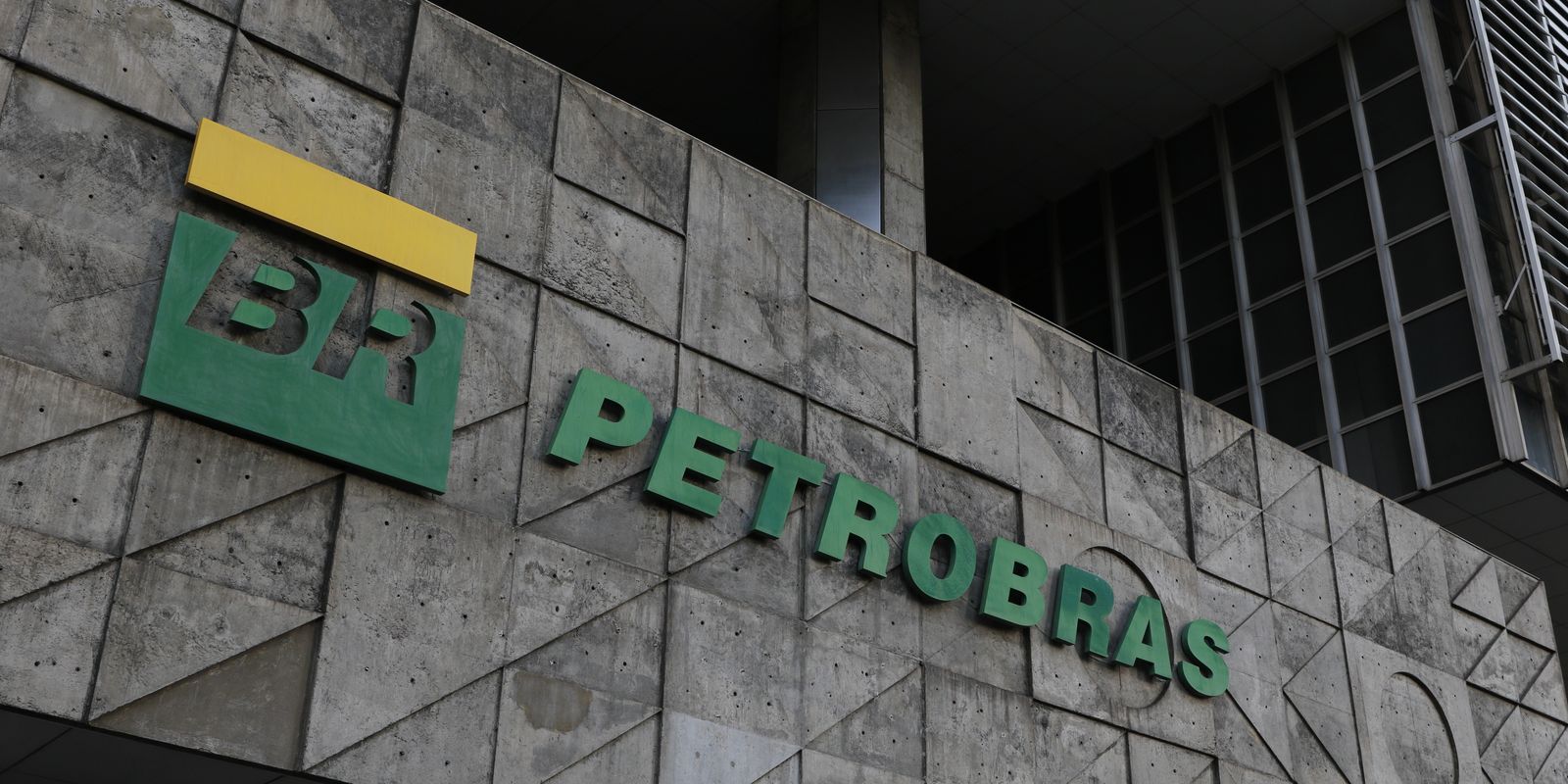 Petrobras fecha pregão com valor de mercado recorde após descoberta na Foz do Amazonas