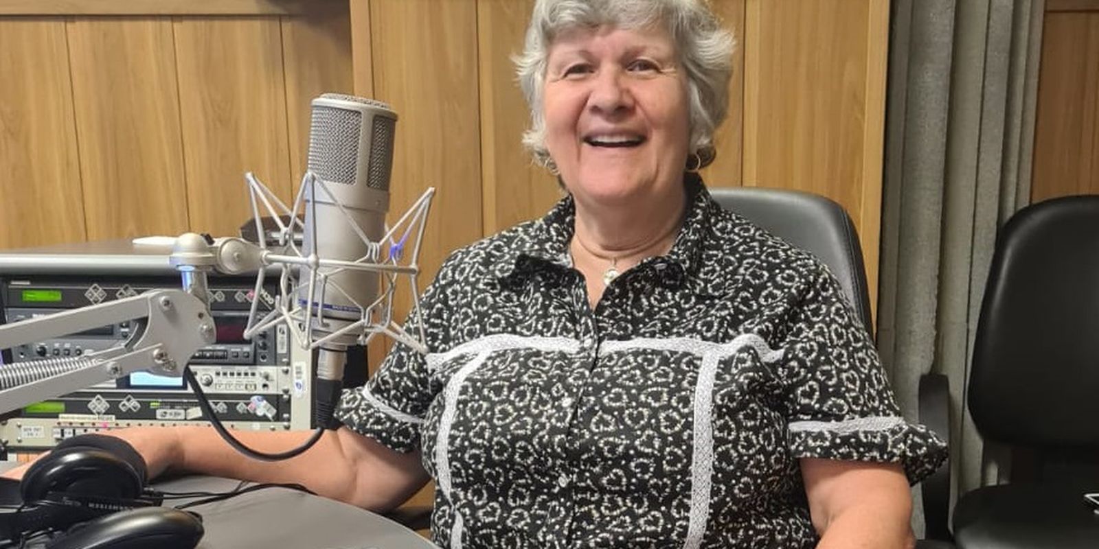Rádios Nacional e MEC estreiam nova temporada do programa Alma Blues com a apresentadora Jussara Mendonça. Foto: Rádio Nacional/Divulgação