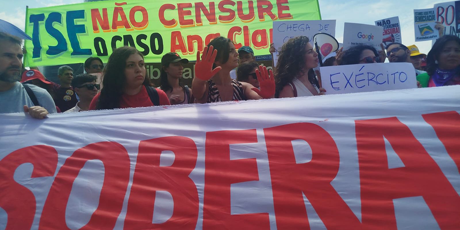 Brasília (DF), 03/10/2026 - Caso Ana Clara: ativistas protestam no TSE contra decisão de Mendonça. Foto: Luiz Claudio Ferreira/Agência Brasil