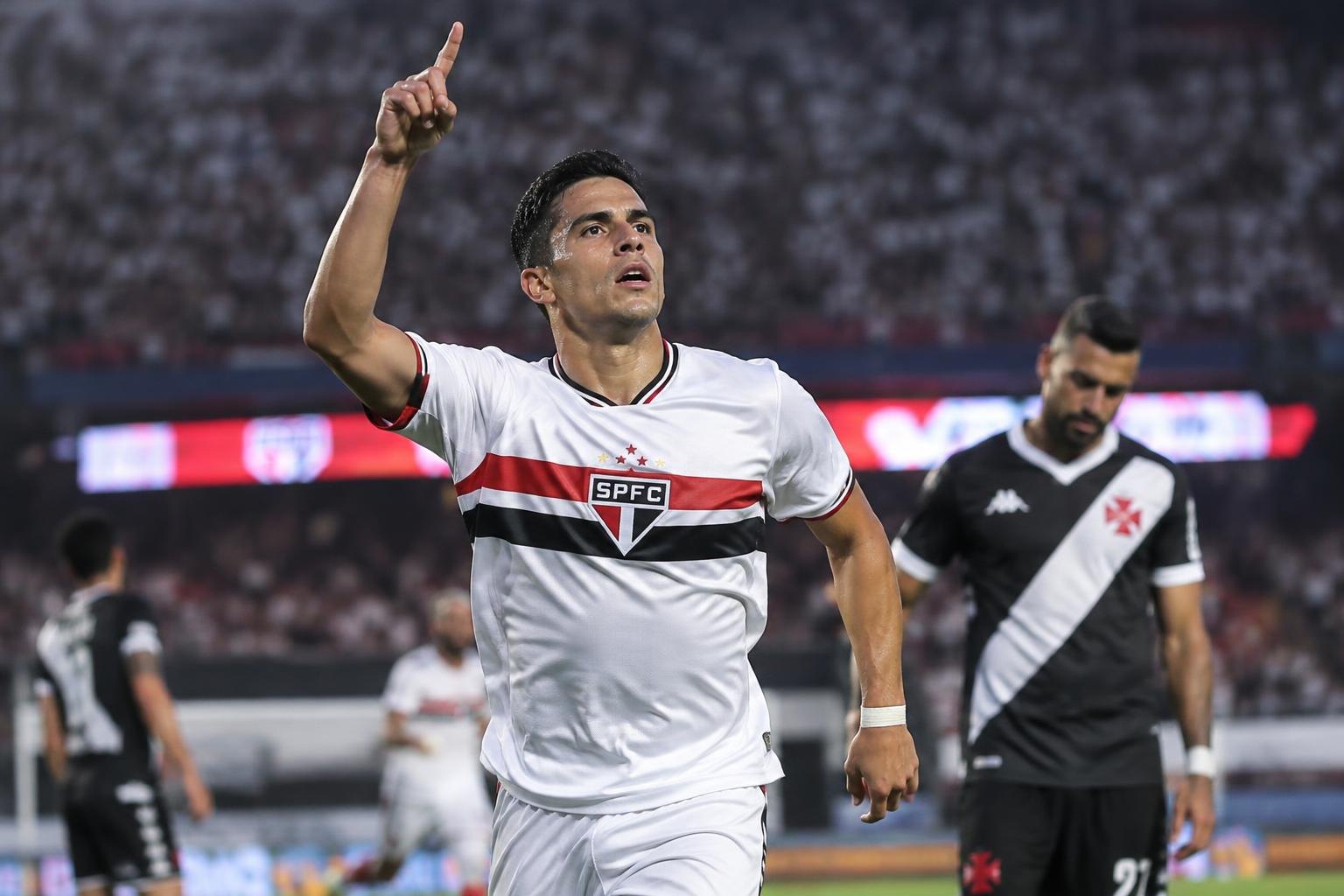 Artur marca, São Paulo vence o Vasco e mira a parte de cima do Brasileiro