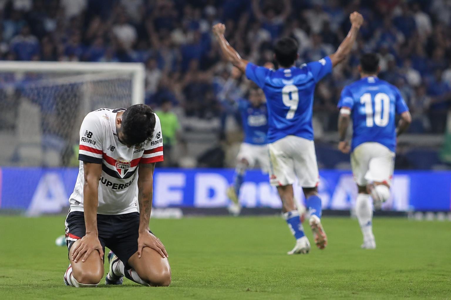 São Paulo perde para o Cruzeiro, sofre protestos e chega a 12 jogos sem vencer fora