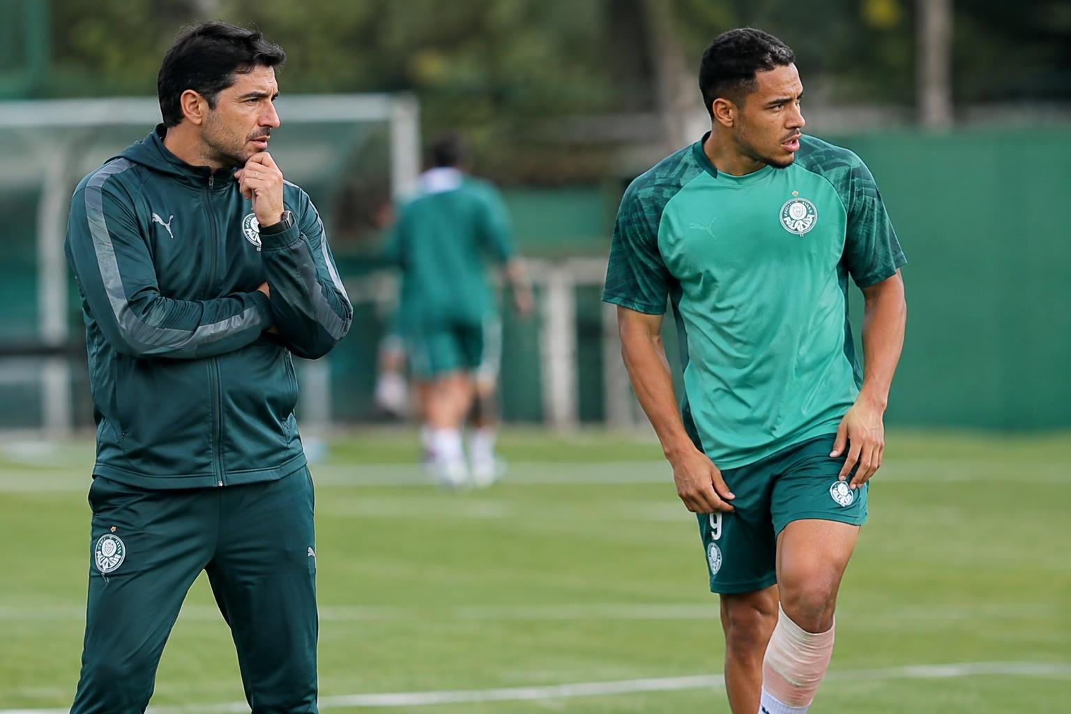 Abel Ferreira mantém dúvida sobre Vitor Roque para decisão do Palmeiras na Libertadores