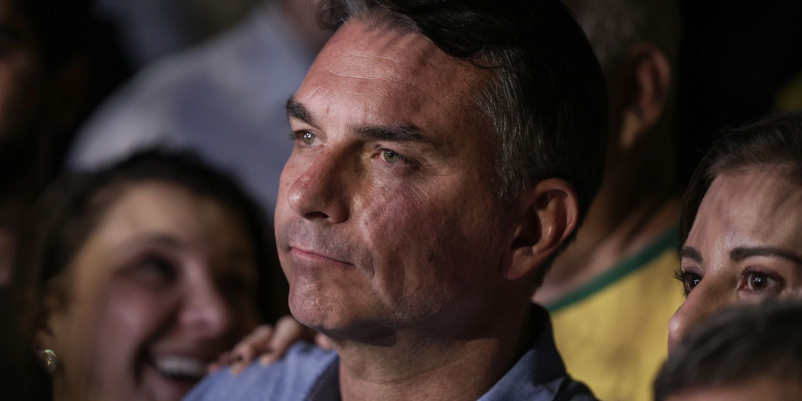 Brasília (DF), 04/10/2026 - Flávio Bolsonaro (PL) fala com jornalistas após a vitória no primeiro turno das eleições de 2026 sobre seu oponente, Luiz Inácio Lula da Silva (PT). Foto: Joédson Alves/Agência Brasil