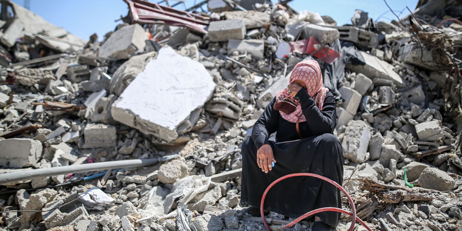 KHAN YUNIS, GAZA - APRIL 07: A woman cries on rubble of a collapsed building after Israeli forces' withdrawal from Khan Yunis, Gaza on April 07, 2024. Israeli Defense Minister Yoav Gallant said Sunday evening that troop withdrawal from Khan Younis city is part of preparations to launch a ground attack on Rafah city in the southern tip of the Gaza Strip. Jehad Alshrafi / AnadoluNo Use USA No use UK No use Canada No use France No use Japan No use Italy No use Australia No use Spain No use Belgium