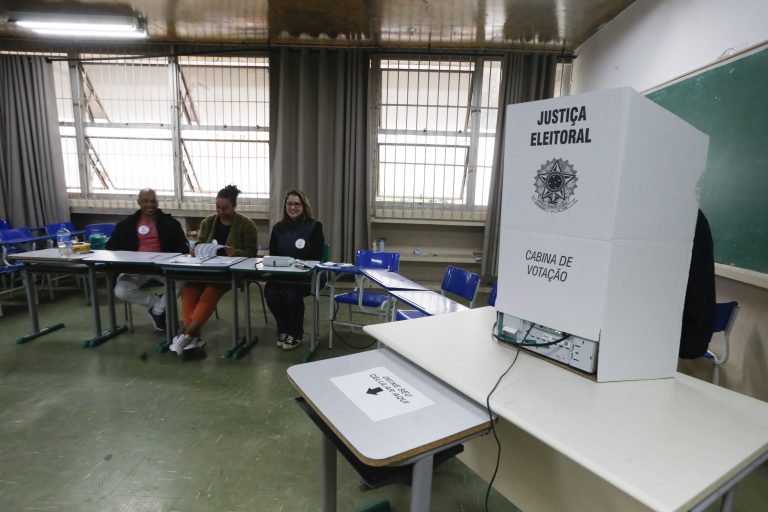 Eleições 2026: especialista orienta eleitores a levar “colinha” e atualizar o e-Título