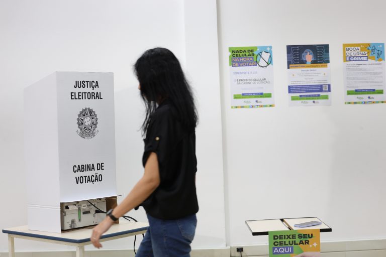 Eleições 2026 terão seis escolhas na urna eletrônica; veja a ordem