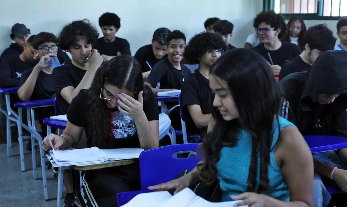 Depósitos Começam a Ser Feitos para Estudantes do Ensino Médio