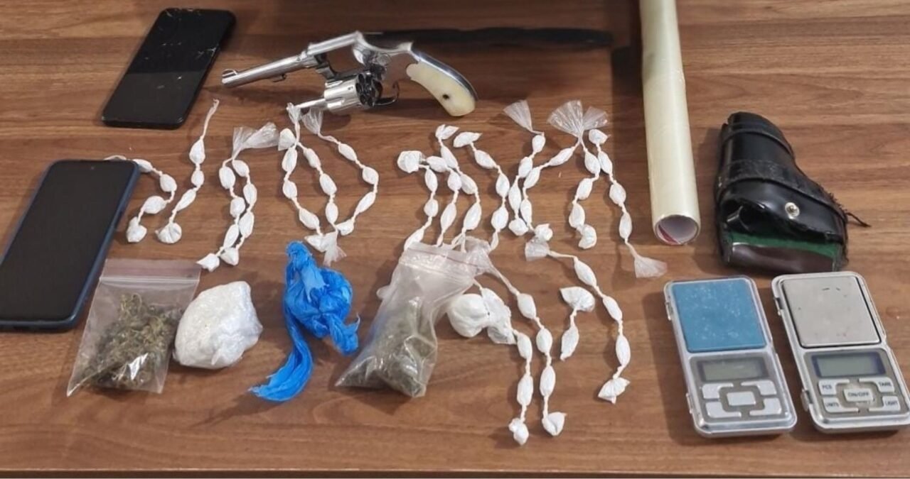 Polícia Militar Realiza Apreensão de Arma de Fogo e Drogas em São Gotardo