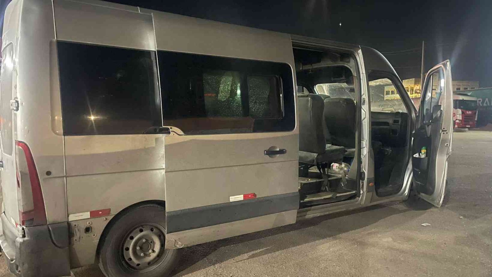 Operação “Sentinela das Estradas” flagra transporte ilegal de passageiros na BR-146, em Patos de Minas
