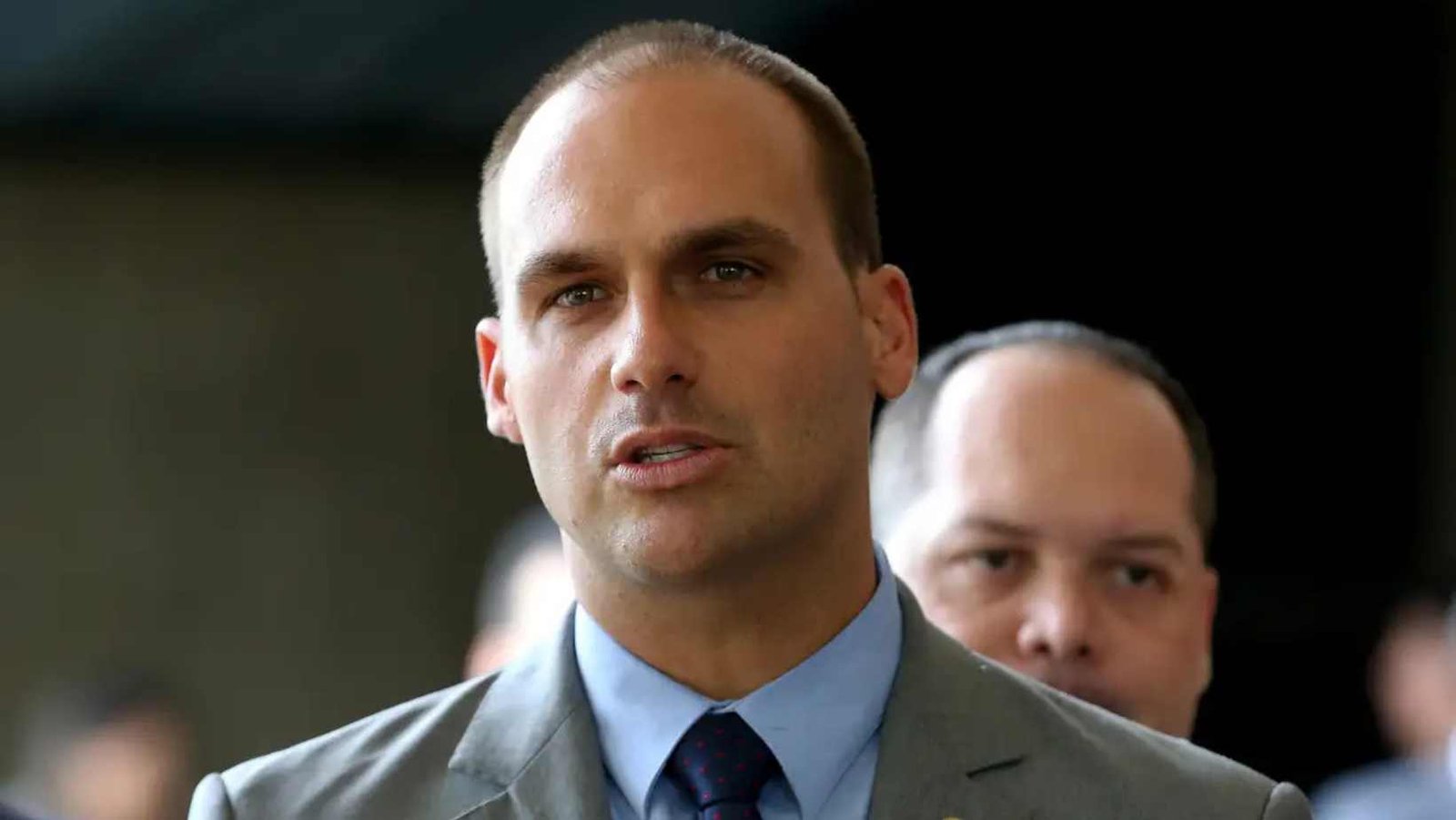 Prazo de licença de Eduardo Bolsonaro termina neste domingo; deputado pode começar a ter faltas não justificadas