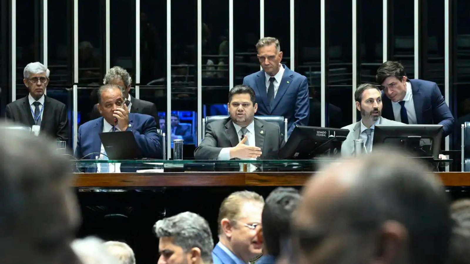 Alcolumbre promulga Lei da Dosimetria após derrubada de veto presidencial