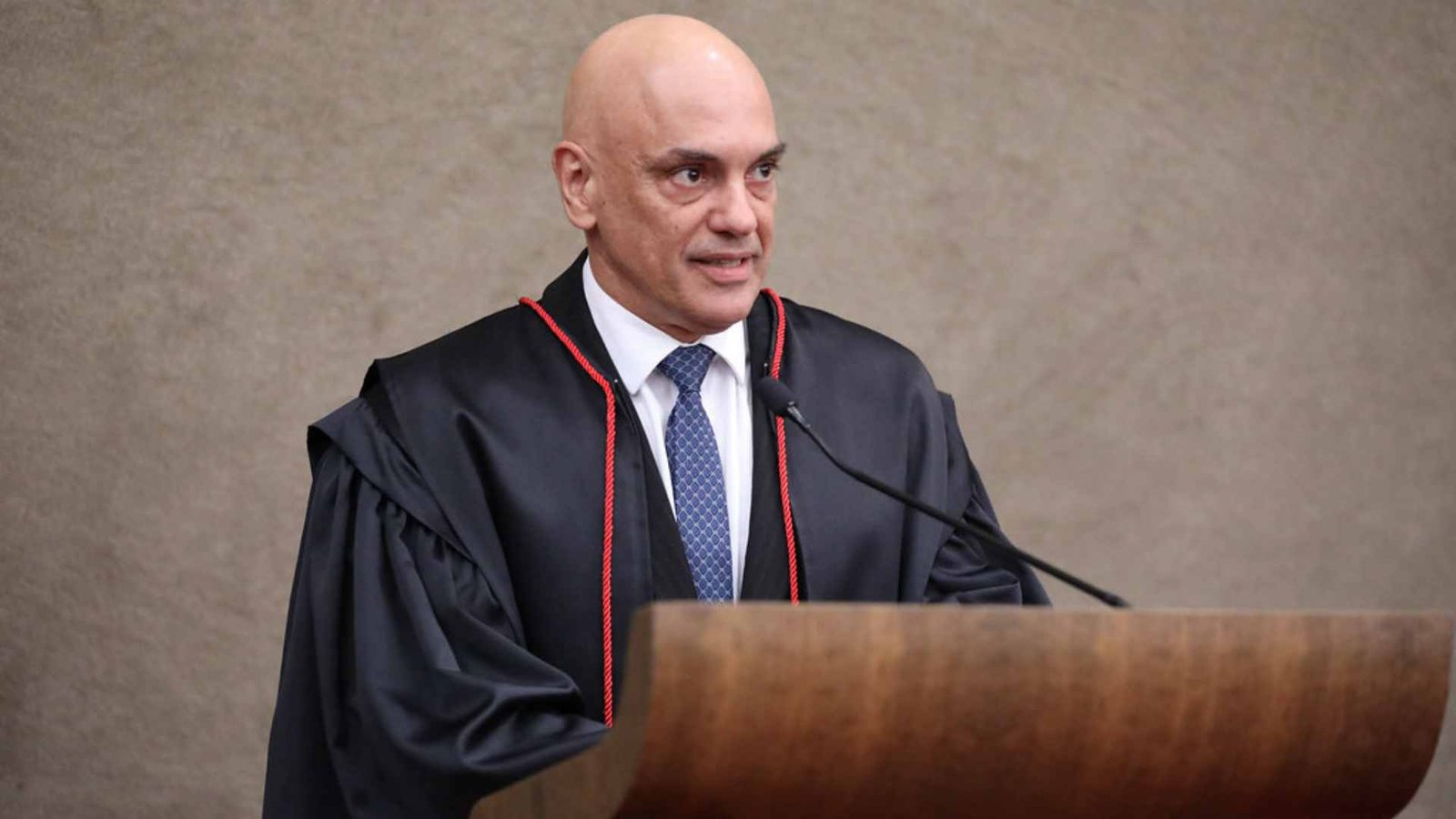 Moraes suspende aplicação da Lei da Dosimetria e aguarda decisão do STF