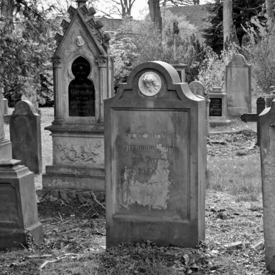 Os Múltiplos Significados de Sonhar com Túmulos