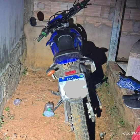 Após denúncia, moto roubada em Varjão de Minas é recuperada em Tiros; suspeito é detido
