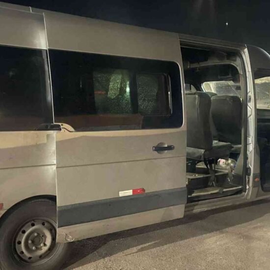 Operação “Sentinela das Estradas” flagra transporte ilegal de passageiros na BR-146, em Patos de Minas