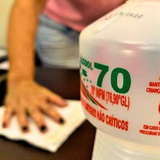 Comissão da Câmara aprova projeto que libera venda de álcool 70% líquido