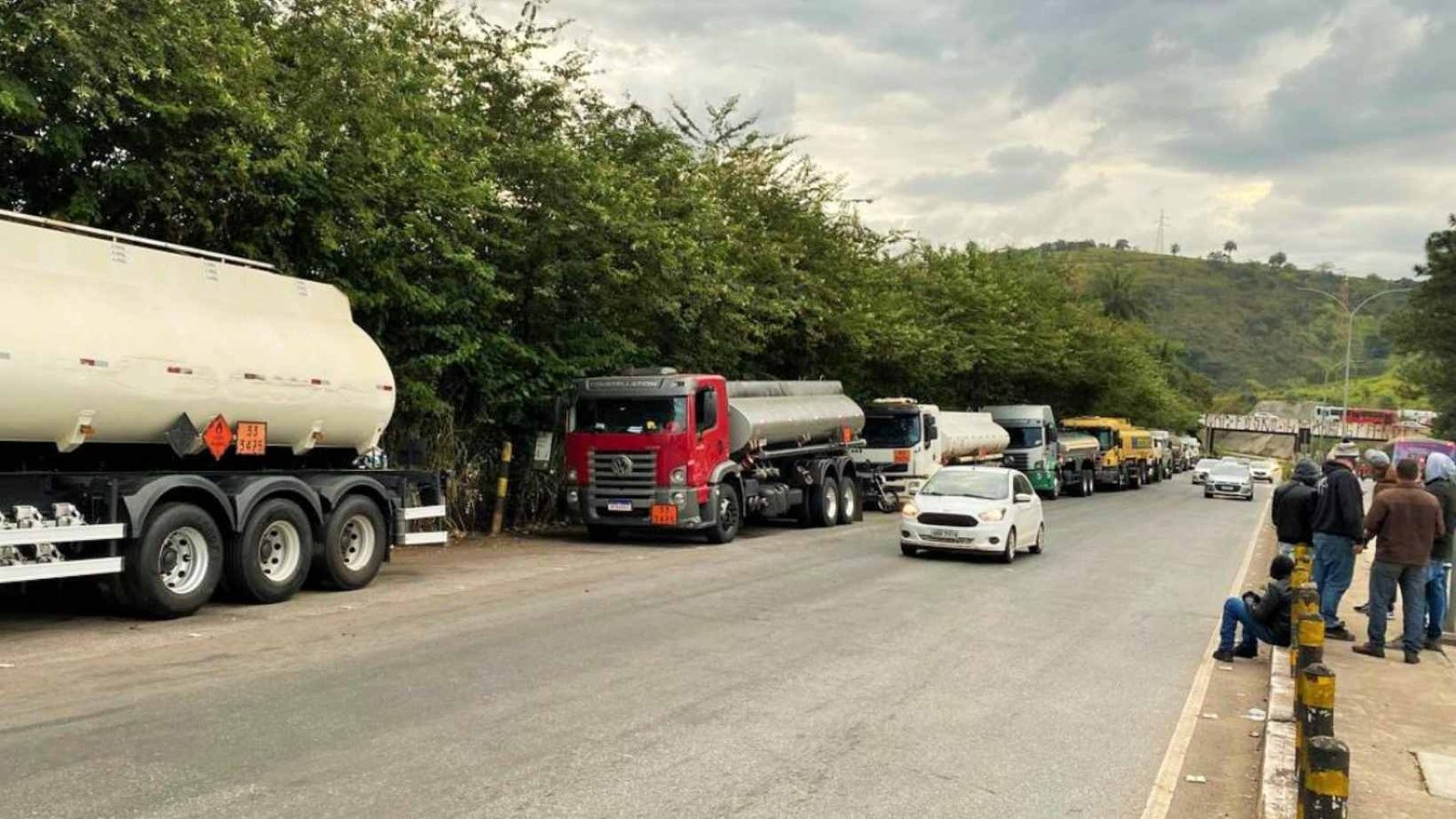 Caminhoneiros entram em greve e podem afetar abastecimento de combustíveis em Minas Gerais
