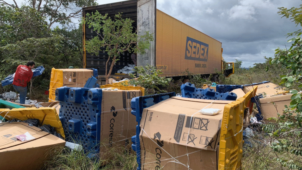 Polícia Federal desarticula quadrilha que roubava cargas dos Correios e Mercado Livre na BR-251