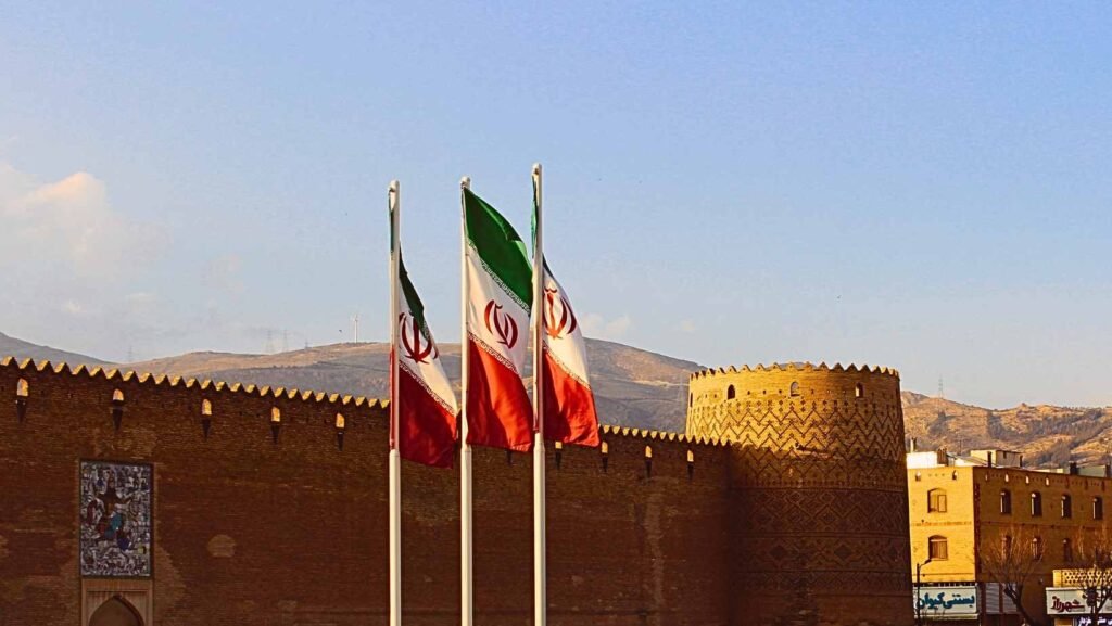 Comandante do exército iraniano promete “forte resposta” aos EUA após ataques