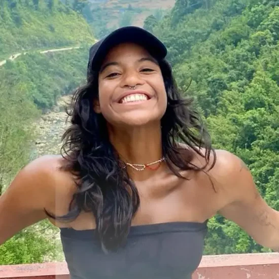Brasileira segue à espera de resgate após cair em cratera de vulcão na Indonésia