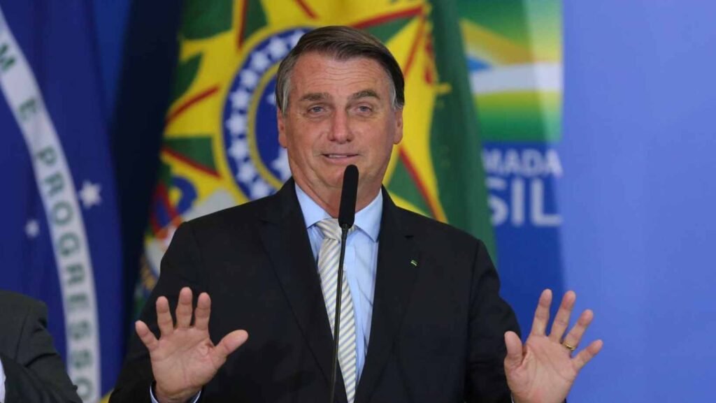 PF aponta conluio entre advogado de Trump e Bolsonaro em ataques a Moraes