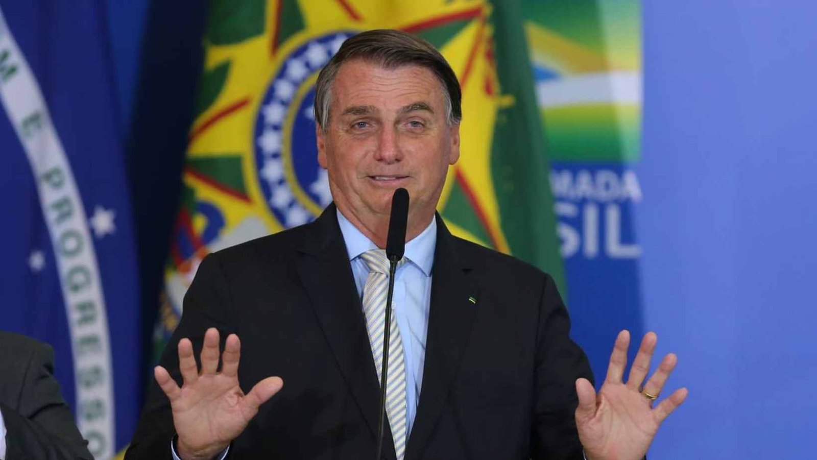PF aponta conluio entre advogado de Trump e Bolsonaro em ataques a Moraes