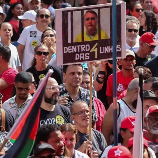 Atos contra anistia e a PEC da Blindagem mobilizam milhares em todo o país neste domingo