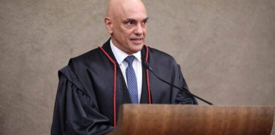 Moraes suspende aplicação da Lei da Dosimetria e aguarda decisão do STF