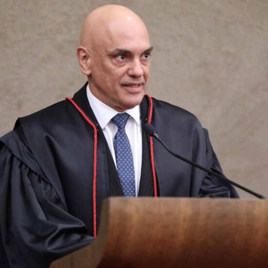 Moraes suspende aplicação da Lei da Dosimetria e aguarda decisão do STF